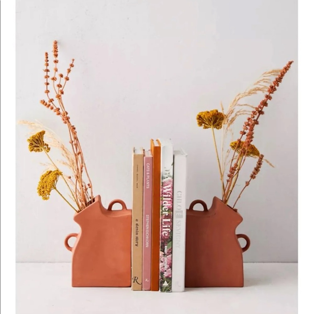 ISO DO NOT BUY terracotta bookends